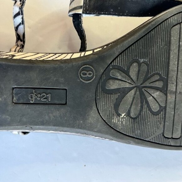 g:21 Black & White Strappy Flat Sandals - Size 8 - Picture 5 of 13